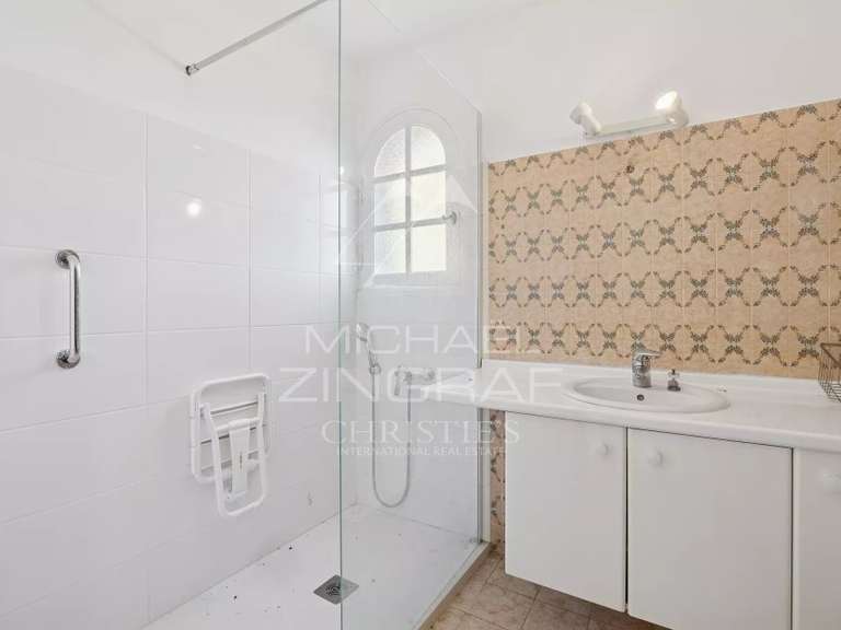 House Mandelieu-la-Napoule - 4 bedrooms - 202m²