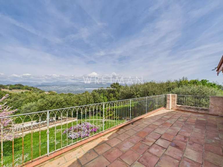 House Mandelieu-la-Napoule - 4 bedrooms - 251m²