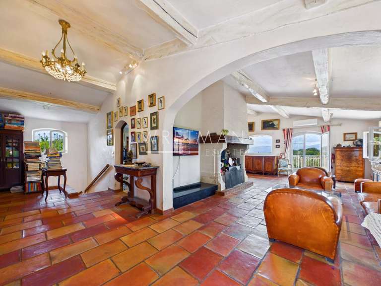 House Mandelieu-la-Napoule - 4 bedrooms - 251m²