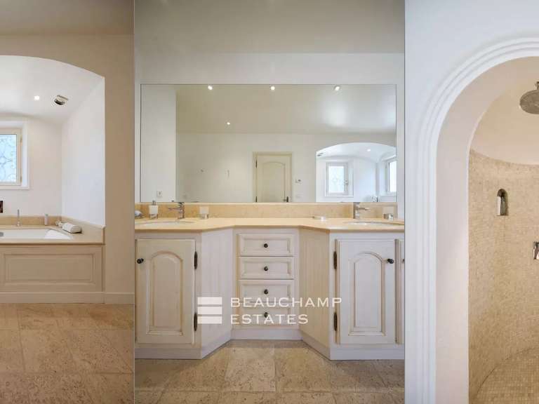 Villa Mandelieu-la-Napoule - 5 bedrooms - 365m²