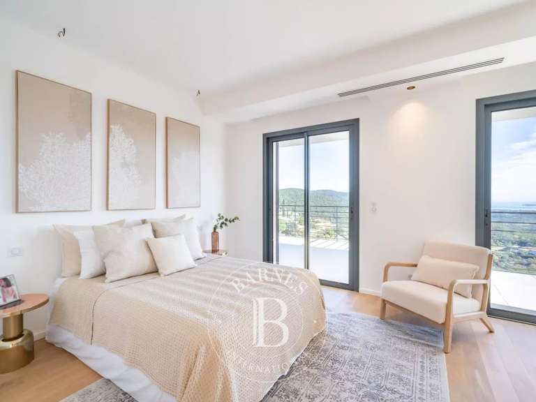 Villa Mandelieu-la-Napoule - 4 bedrooms - 242m²