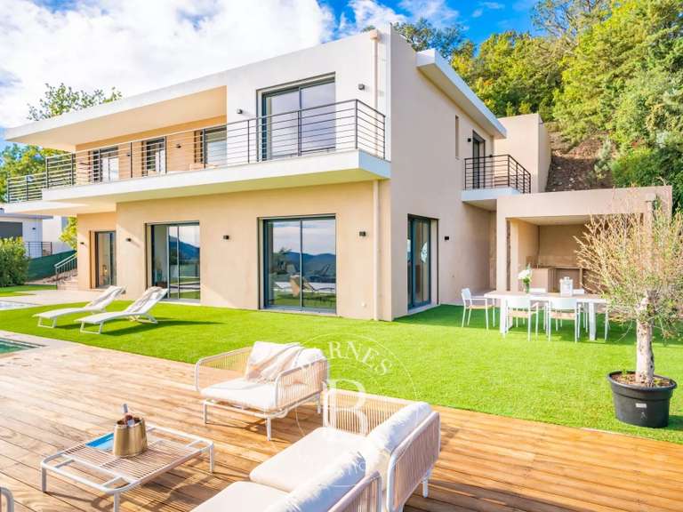 Villa Mandelieu-la-Napoule - 4 bedrooms - 242m²