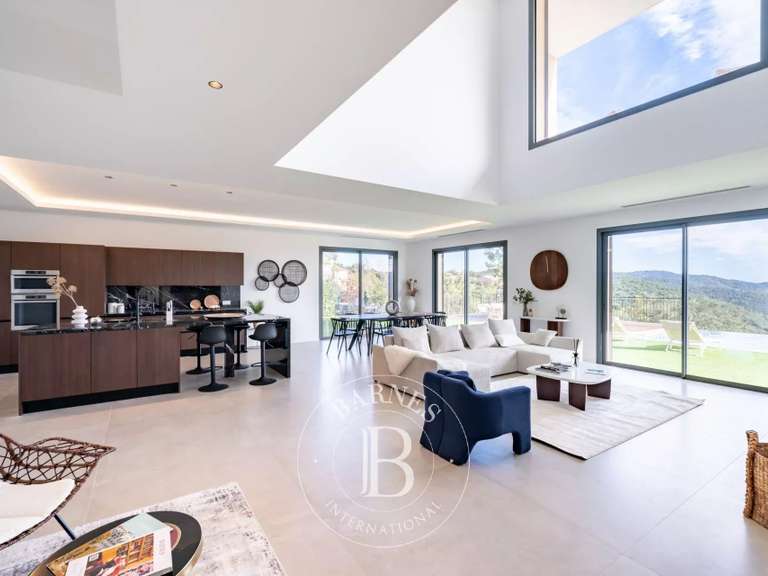 Villa Mandelieu-la-Napoule - 4 bedrooms - 242m²