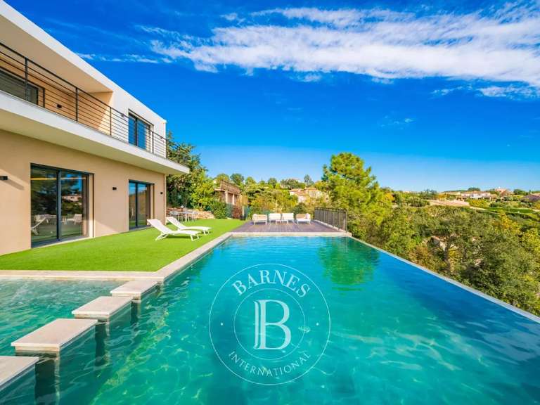 Villa Mandelieu-la-Napoule - 4 bedrooms - 242m²