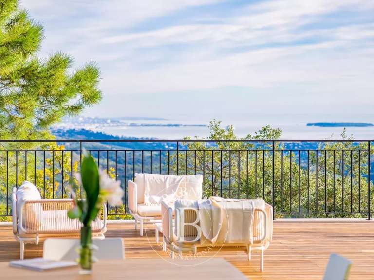 Villa Mandelieu-la-Napoule - 4 bedrooms - 242m²