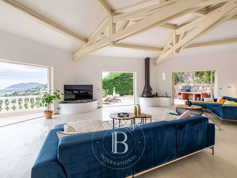 Villa Mandelieu-la-Napoule - 5 chambres - 250m²