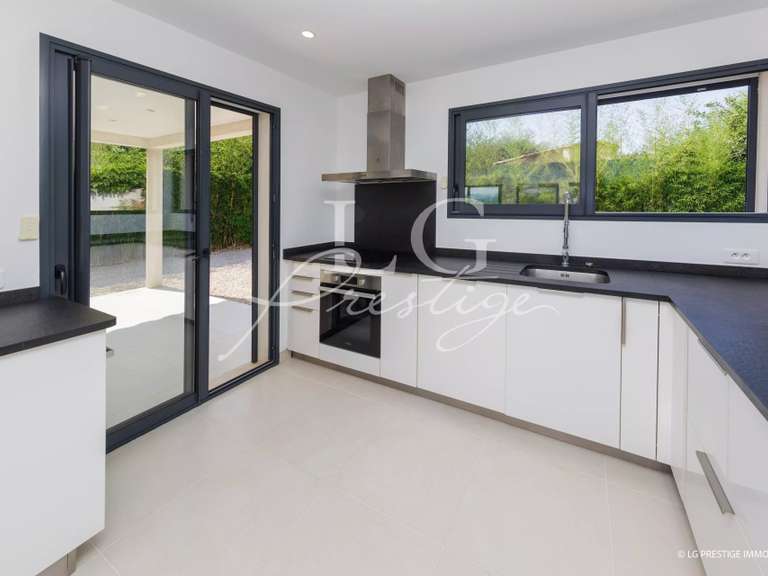 Villa with Sea view Mandelieu-la-Napoule - 3 bedrooms - 177m²