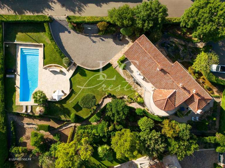 Villa Mandelieu-la-Napoule - 3 bedrooms - 212m²