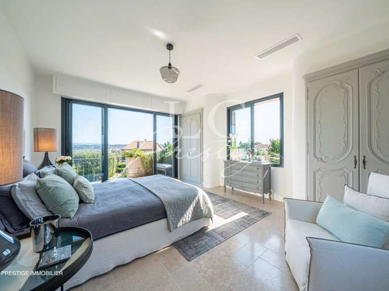 Villa Mandelieu-la-Napoule - 3 bedrooms - 212m²