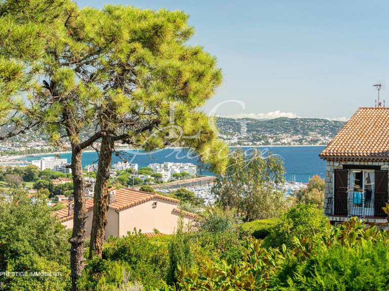 Villa Mandelieu-la-Napoule - 3 bedrooms - 212m²