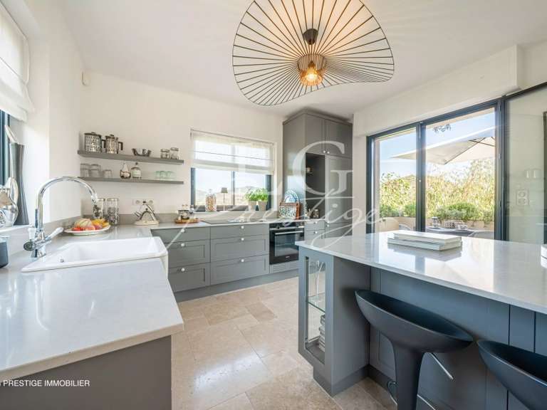 Villa Mandelieu-la-Napoule - 3 bedrooms - 212m²
