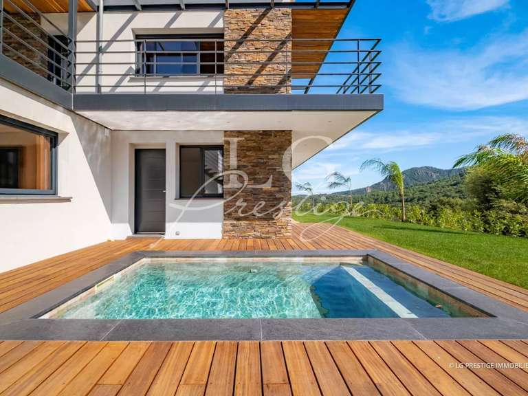 Villa with Sea view Mandelieu-la-Napoule - 3 bedrooms - 187m²