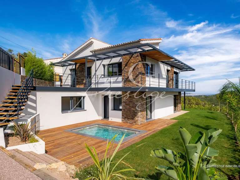 Villa with Sea view Mandelieu-la-Napoule - 3 bedrooms - 187m²