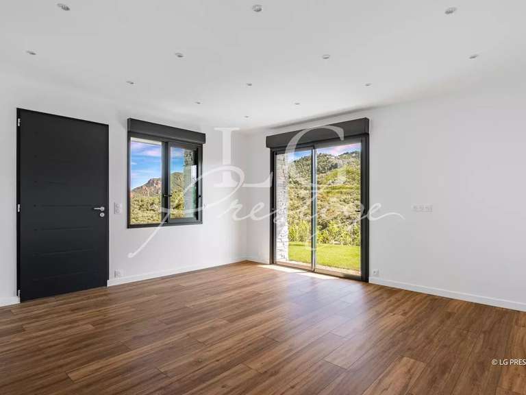 Villa with Sea view Mandelieu-la-Napoule - 3 bedrooms - 187m²