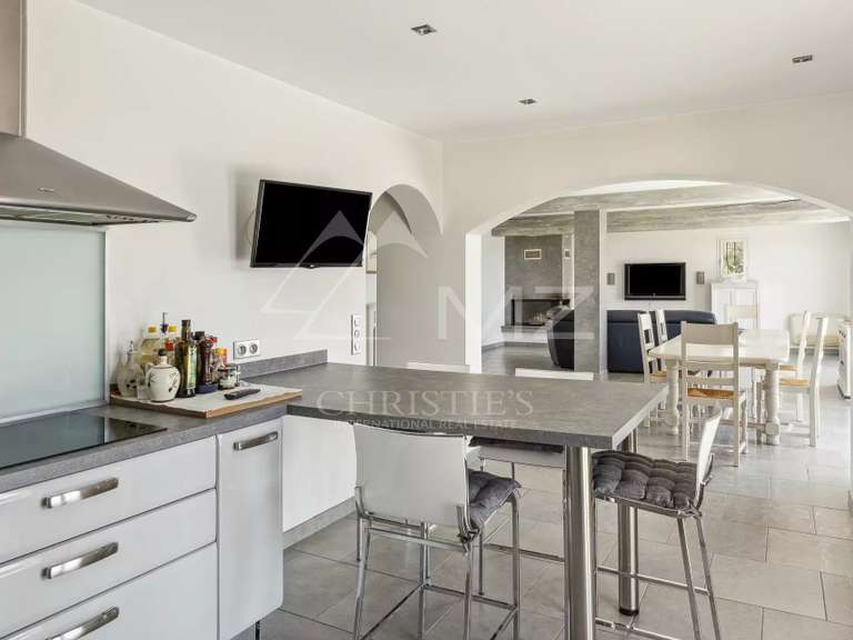 Villa Mandelieu-la-Napoule - 4 bedrooms - 194m²