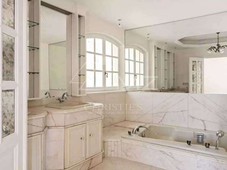 Villa Mandelieu-la-Napoule - 4 bedrooms - 256m²