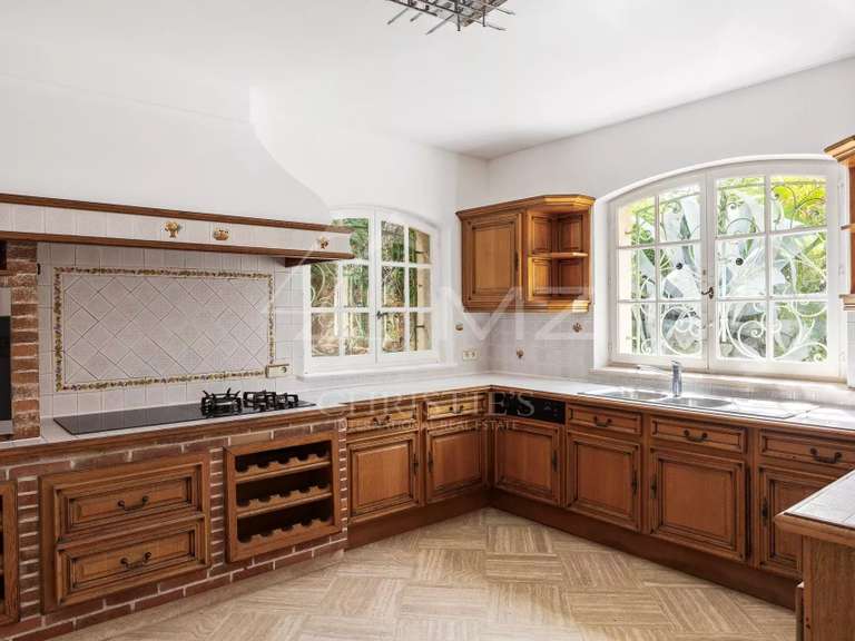 Villa Mandelieu-la-Napoule - 4 bedrooms - 256m²