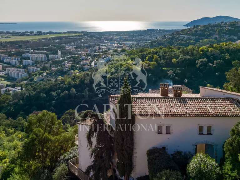Villa Mandelieu-la-Napoule - 4 bedrooms - 307m²