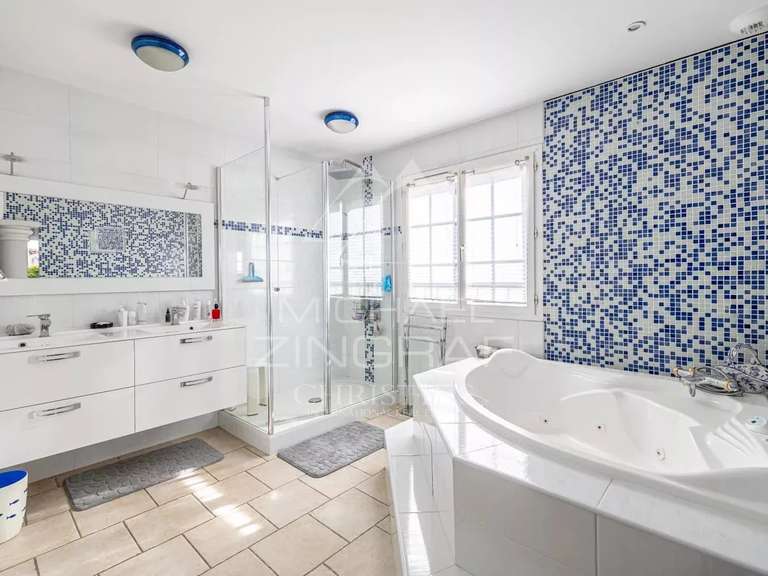 Villa Mandelieu-la-Napoule - 4 chambres - 205m²