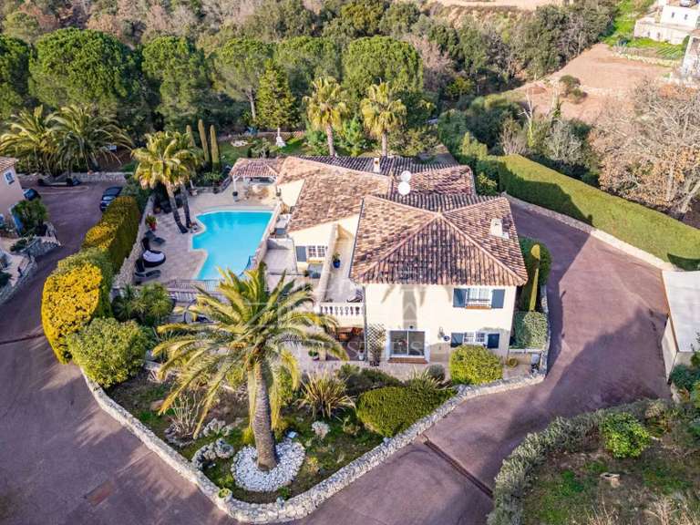 Villa Mandelieu-la-Napoule - 4 chambres - 205m²