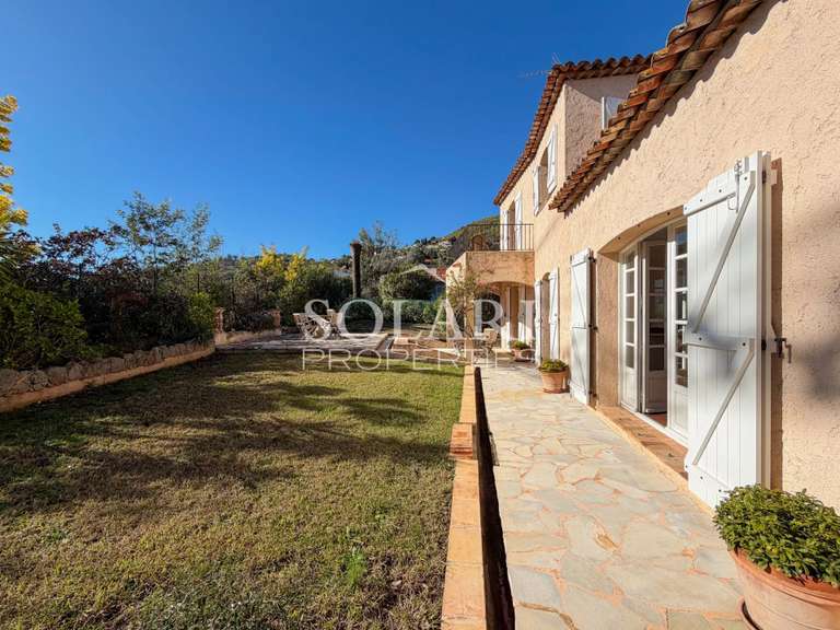 Villa Mandelieu-la-Napoule - 3 chambres - 135m²