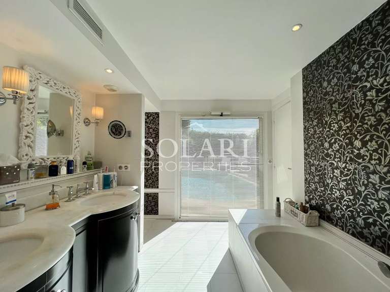 Villa Mandelieu-la-Napoule - 5 chambres - 221m²