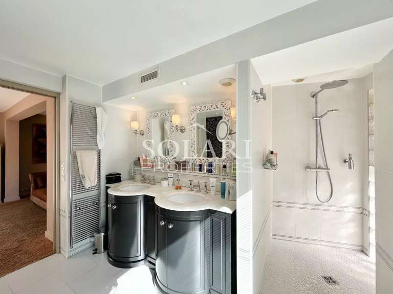 Villa Mandelieu-la-Napoule - 5 chambres - 221m²