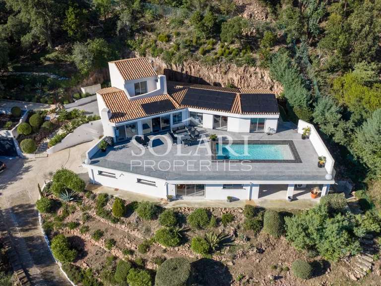 Villa Mandelieu-la-Napoule - 3 chambres - 245m²