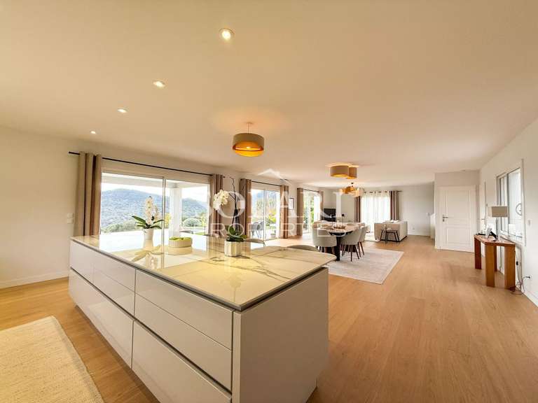 Villa Mandelieu-la-Napoule - 4 chambres - 237m²