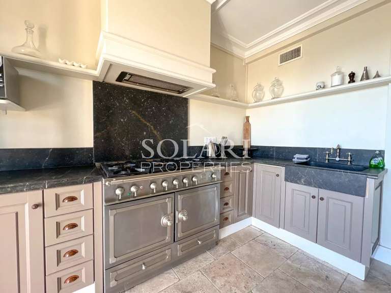 Villa Mandelieu-la-Napoule - 5 chambres - 240m²