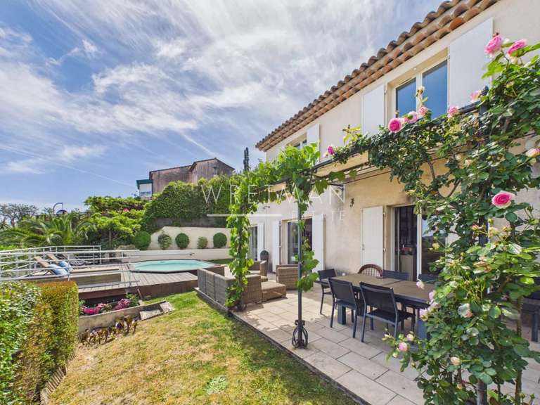 Villa with Sea view Mandelieu-la-Napoule - 4 bedrooms - 133m²