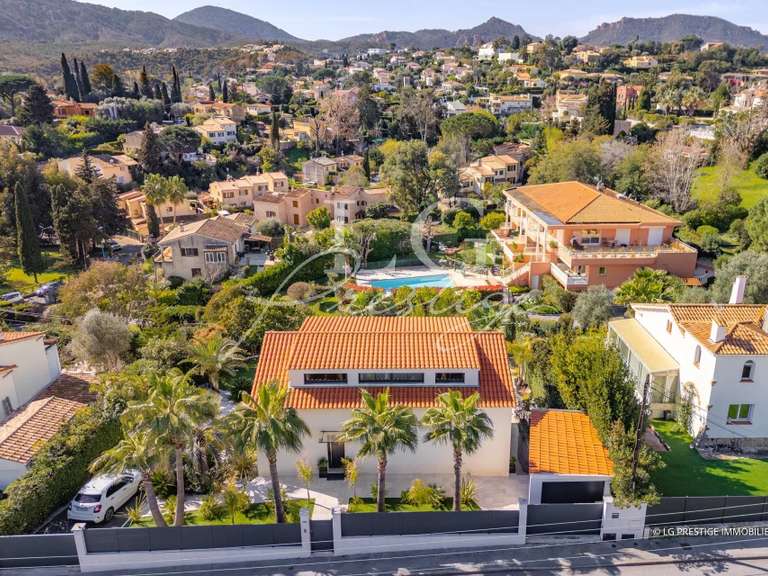 Villa Mandelieu-la-Napoule - 5 bedrooms - 230m²