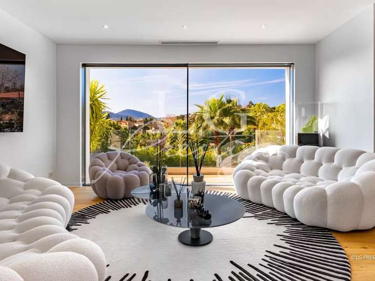 Villa Mandelieu-la-Napoule - 5 bedrooms - 230m²