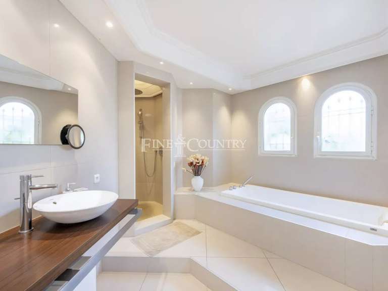 Villa Mandelieu-la-Napoule - 4 bedrooms - 550m²