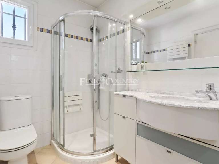 Villa Mandelieu-la-Napoule - 5 chambres - 289m²