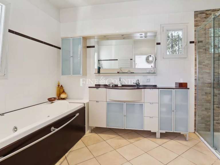 Villa Mandelieu-la-Napoule - 5 chambres - 289m²