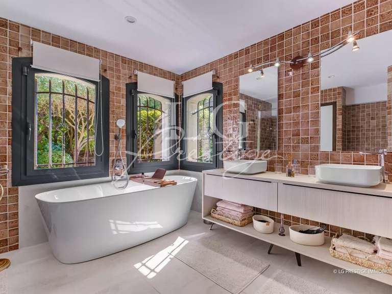 Villa Mandelieu-la-Napoule - 4 chambres - 200m²