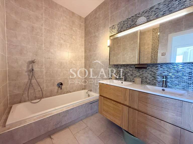 Villa Mandelieu-la-Napoule - 4 bedrooms - 200m²