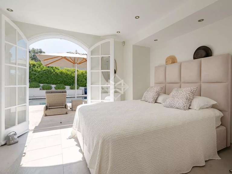 Villa Mandelieu-la-Napoule - 5 chambres - 280m²