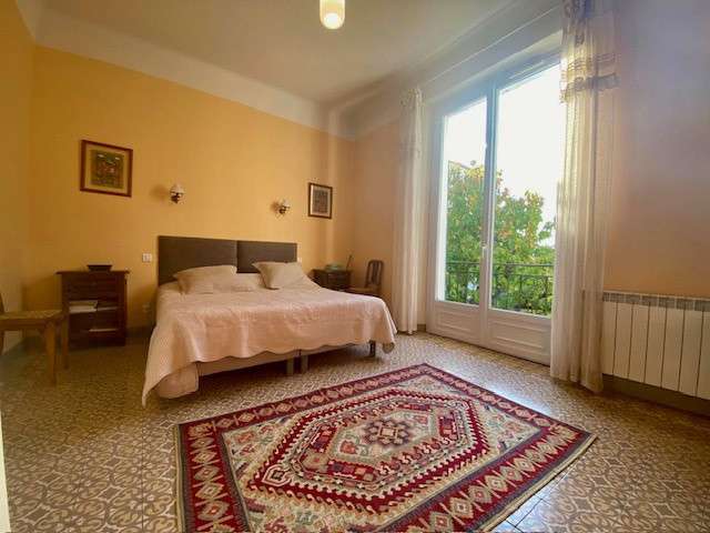 Maison Manosque - 5 chambres - 206m²