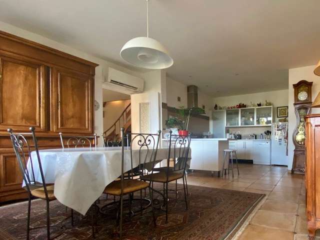 Maison Manosque - 5 chambres - 206m²