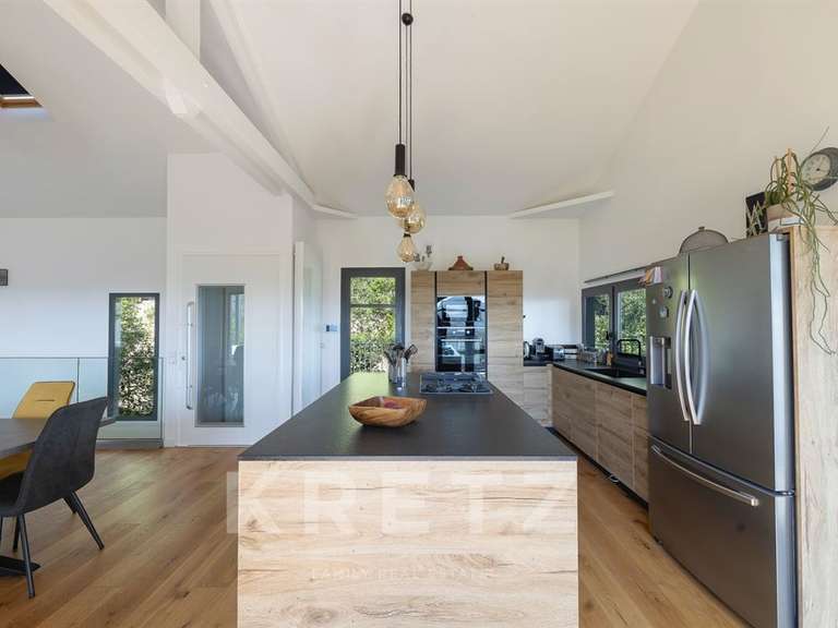 Maison Manosque - 3 chambres - 200m²