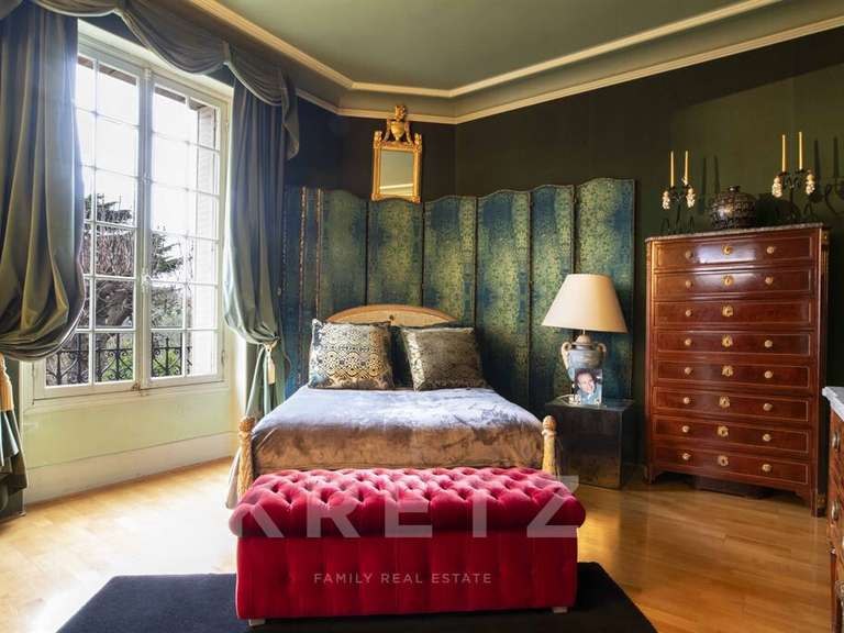 Maison Mantes-la-Jolie - 6 chambres - 328m²