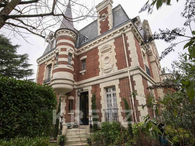 Maison Mantes-la-Jolie - 6 chambres - 328m²