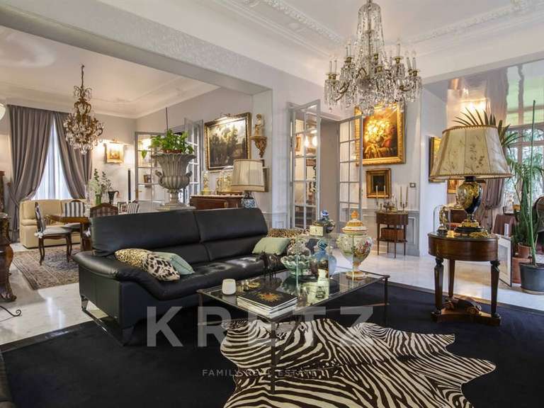 Maison Mantes-la-Jolie - 6 chambres - 328m²