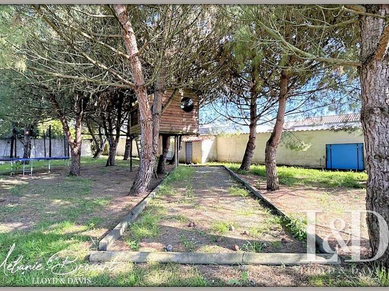 House Marans - 8 bedrooms - 523m²