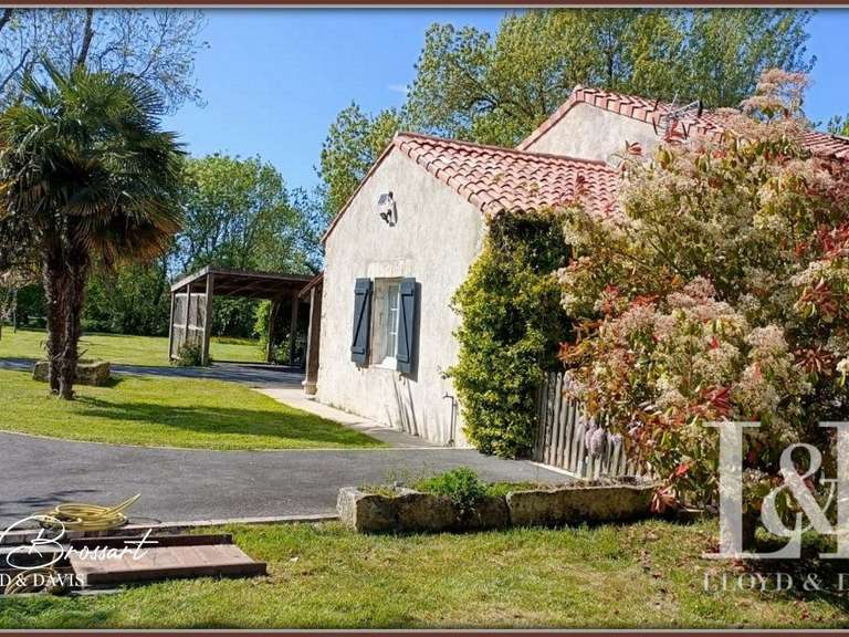 House Marans - 8 bedrooms - 523m²