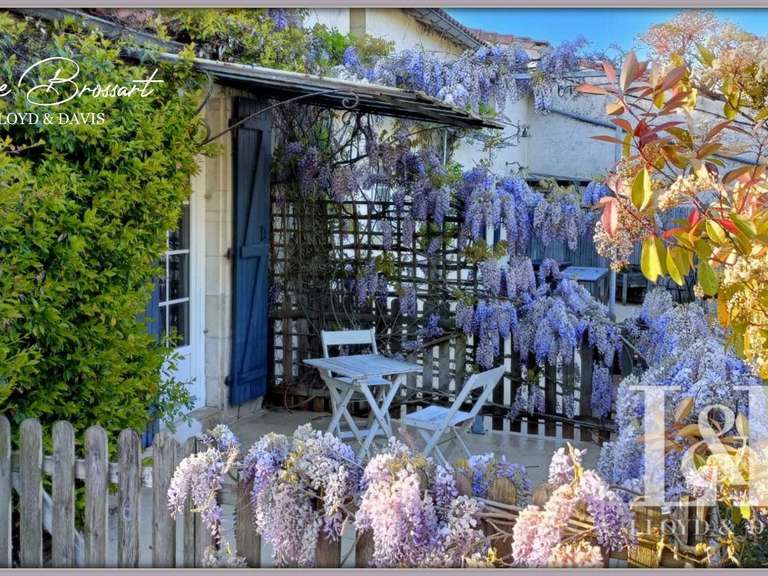 House Marans - 8 bedrooms - 523m²