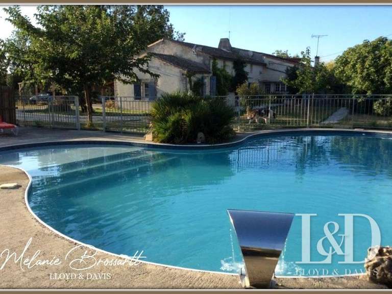 House Marans - 8 bedrooms - 523m²