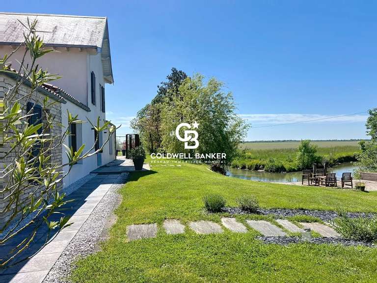 Maison Marans - 5 chambres - 242m²